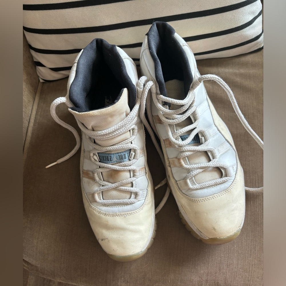 Air Jordans 11 size 9 1/2